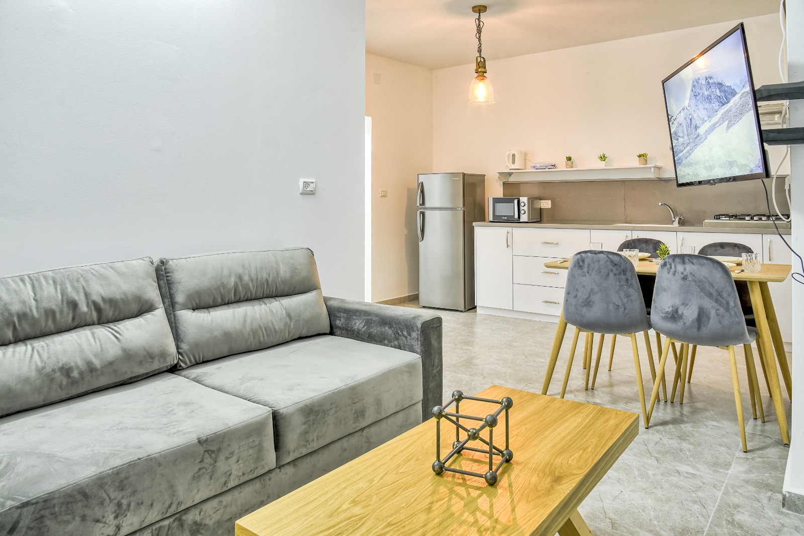 SkySide Suite Gallery photo 2