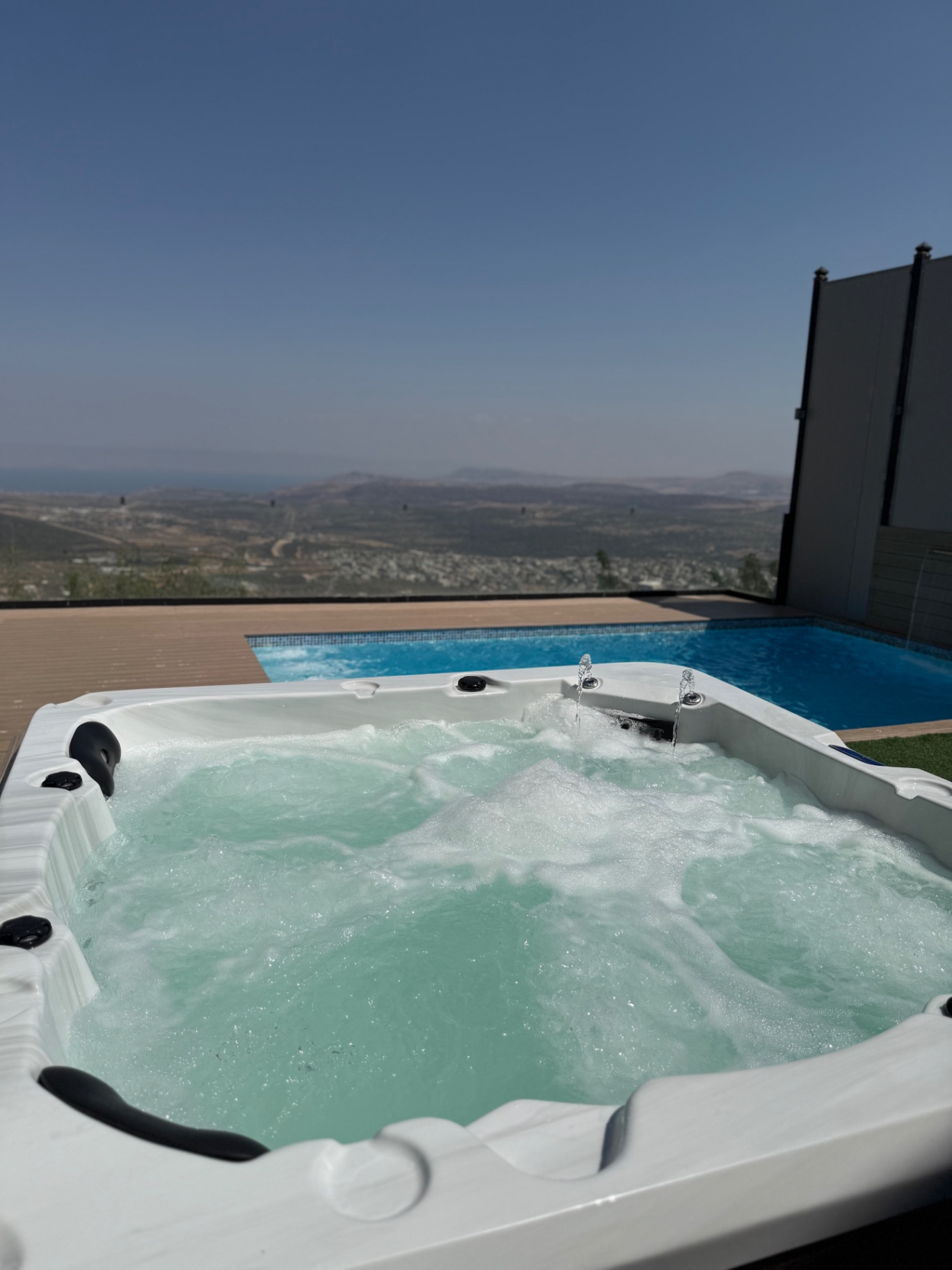 Infinity Pool, Panoramic